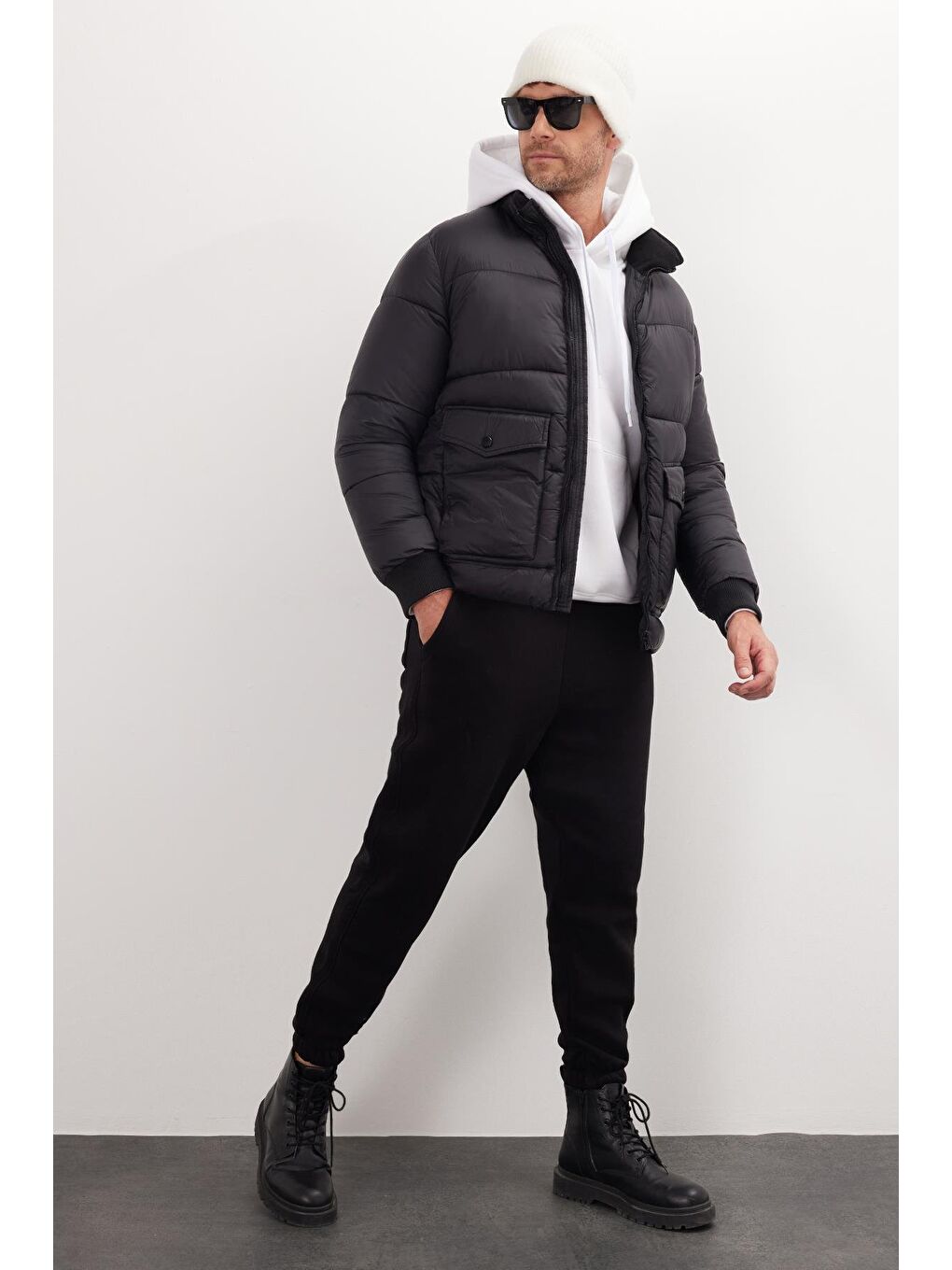 Erkek Regular Fit Klasik Kesim Çift Cepli Lastikli Sıcak Tutan Dik Yaka Siyah Mont-3