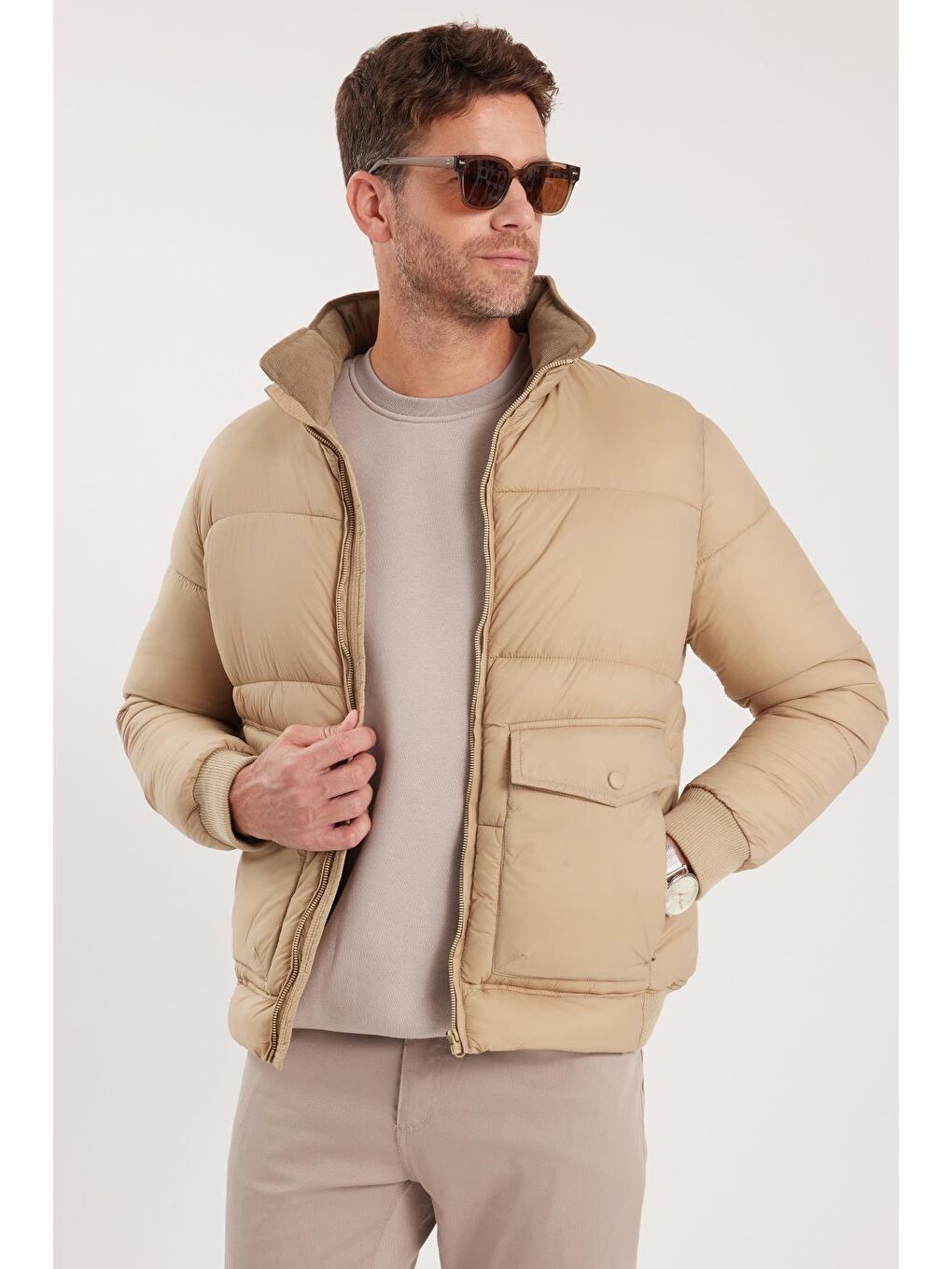 Bej Erkek Regular Fit Klasik Kesim Çift Cepli Lastikli Sıcak Tutan Dik Yaka Kum Rengi Mont
