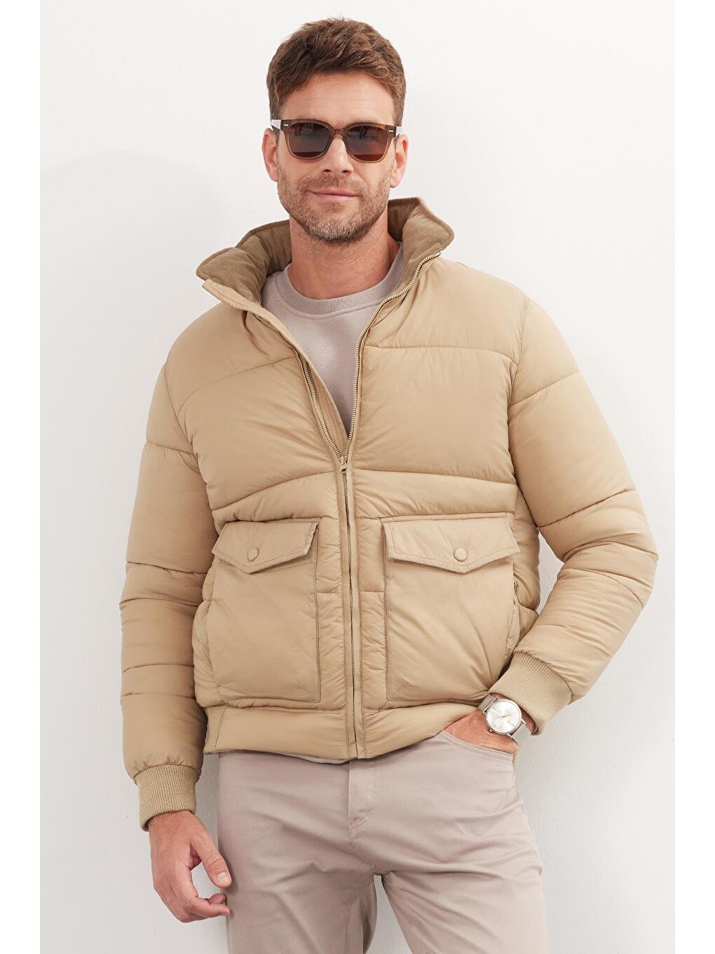 Bej Erkek Regular Fit Klasik Kesim Çift Cepli Lastikli Sıcak Tutan Dik Yaka Kum Rengi Mont-4