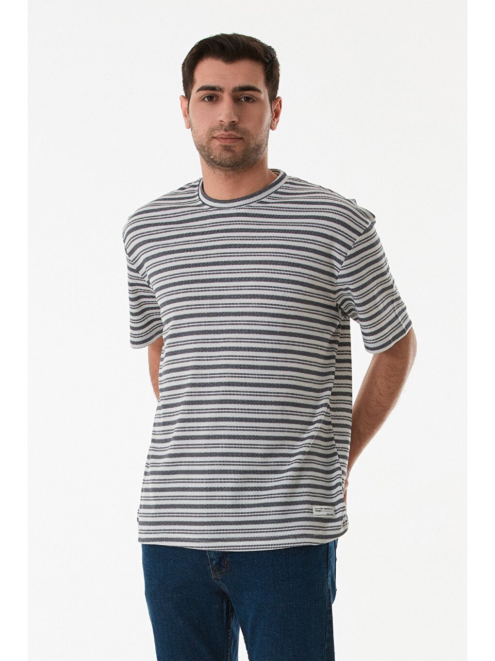 Gri Çizgili Jakarlı Bisiklet Yaka Tişört-1