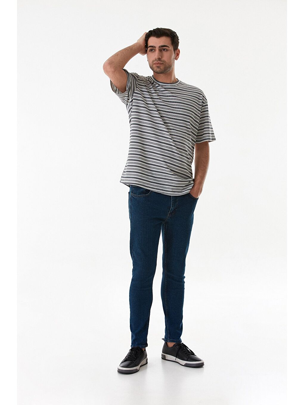 Gri Çizgili Jakarlı Bisiklet Yaka Tişört-3
