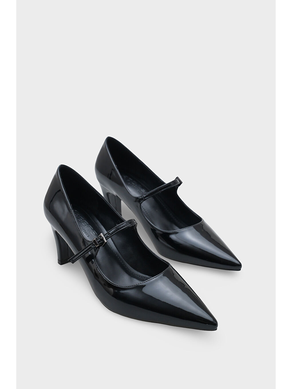 Siyah Melody Sivri Burunlu Orta Topuklu Rugan Görünümlü Kadın Ayakkabı-1