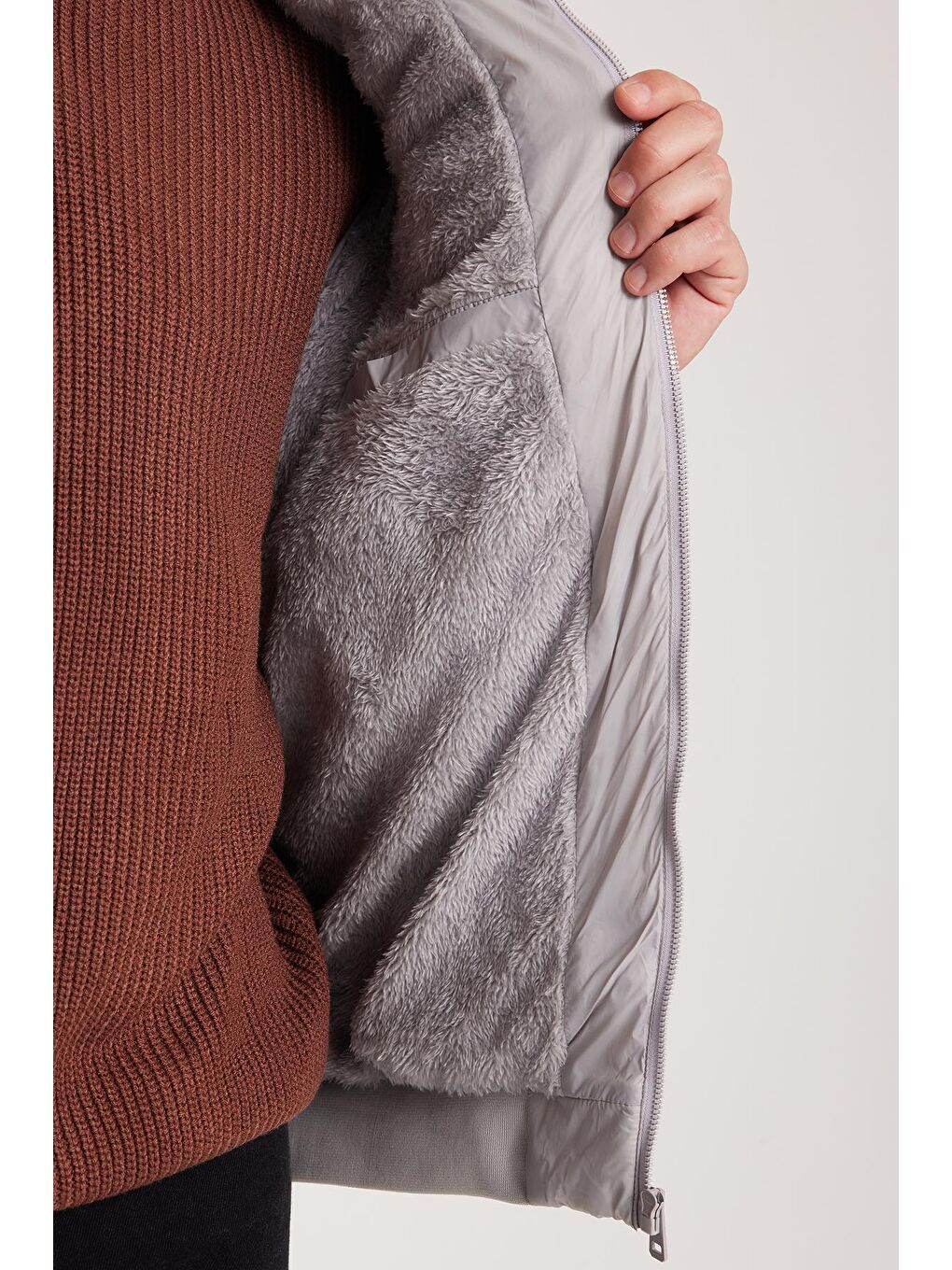 Erkek Relax Fit Rahat Kesim Çift Cepli Kapüşonlu Sıcak Tutan İçi Kürklü Gri Mont-2