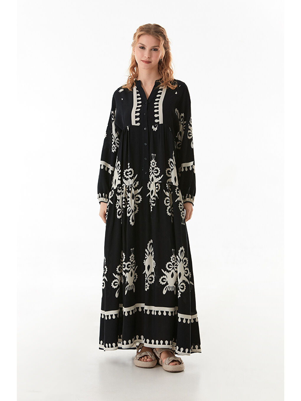 Siyah Etnik Desenli Yarım Düğmeli Kolları Lastikli Elbise-4