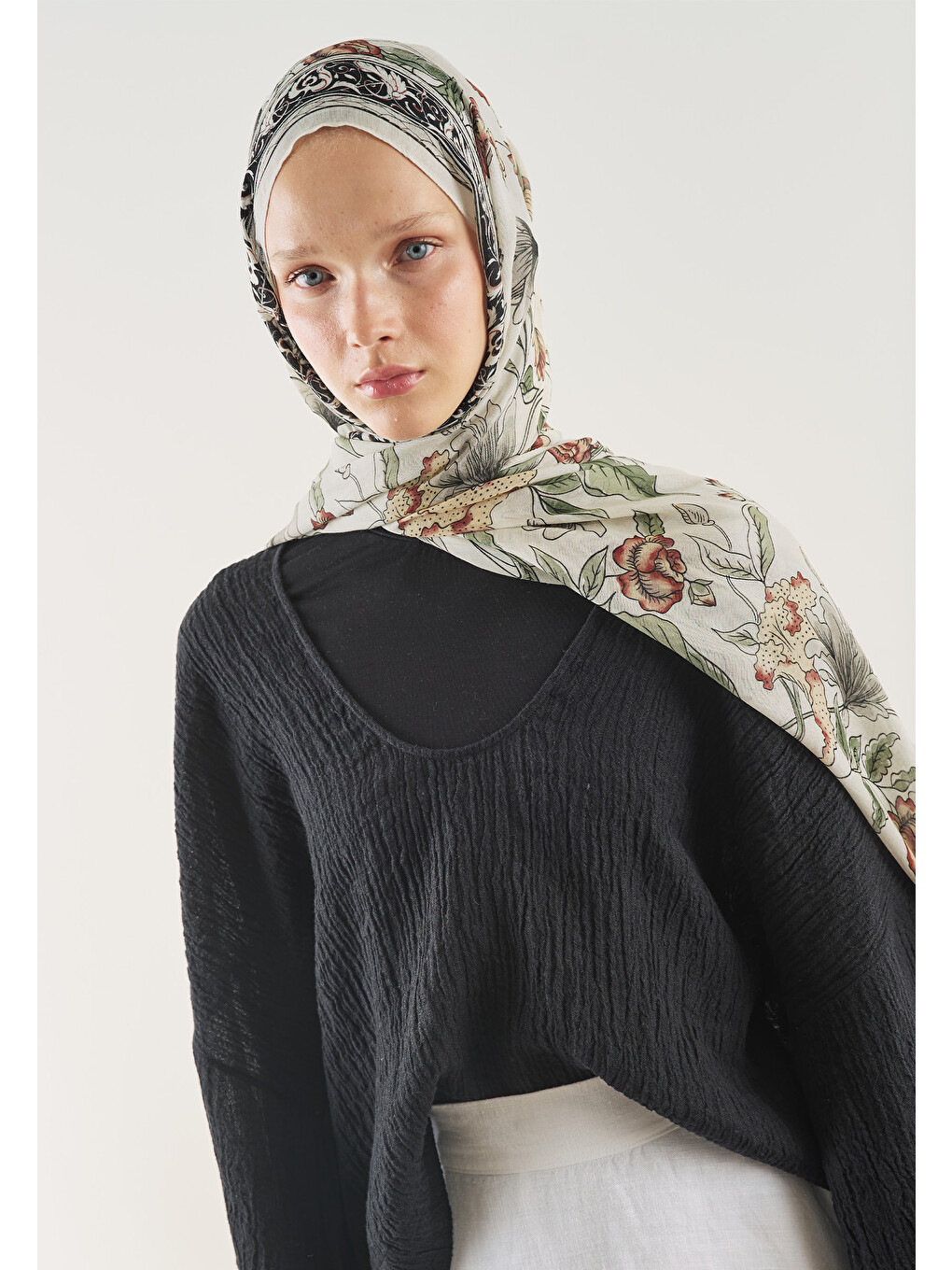 Pure Ethnic Desen Soft Viskon Şal Siyah-1