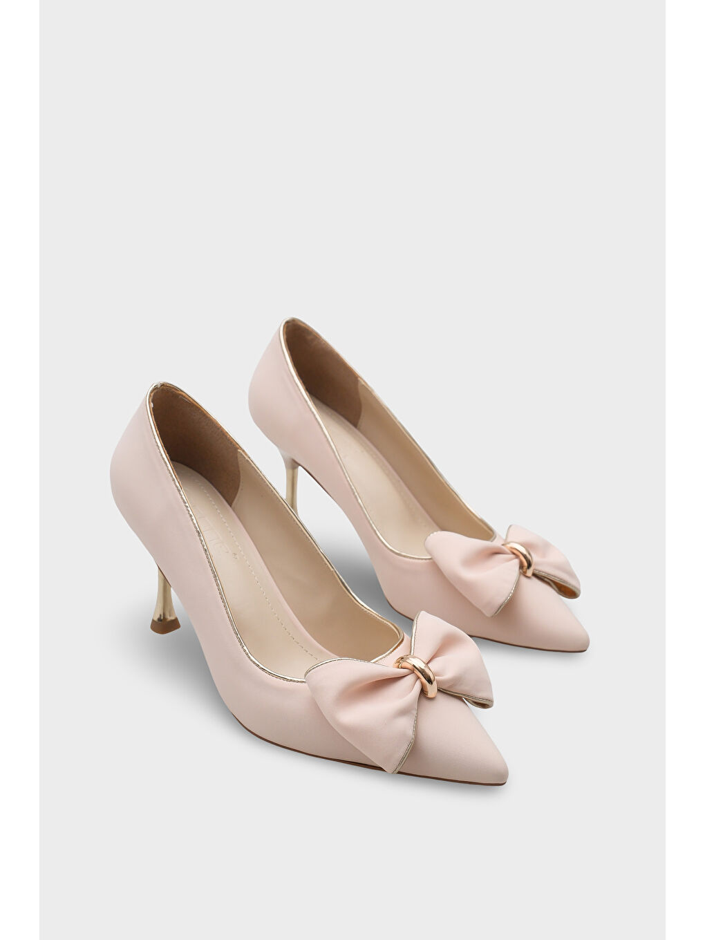 Bej Marigold Metal Orta Boy Topuklu Fiyonklu Saten Kadın Ayakkabı-1