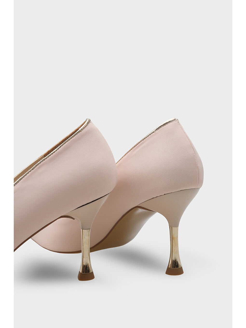 Bej Marigold Metal Orta Boy Topuklu Fiyonklu Saten Kadın Ayakkabı-3