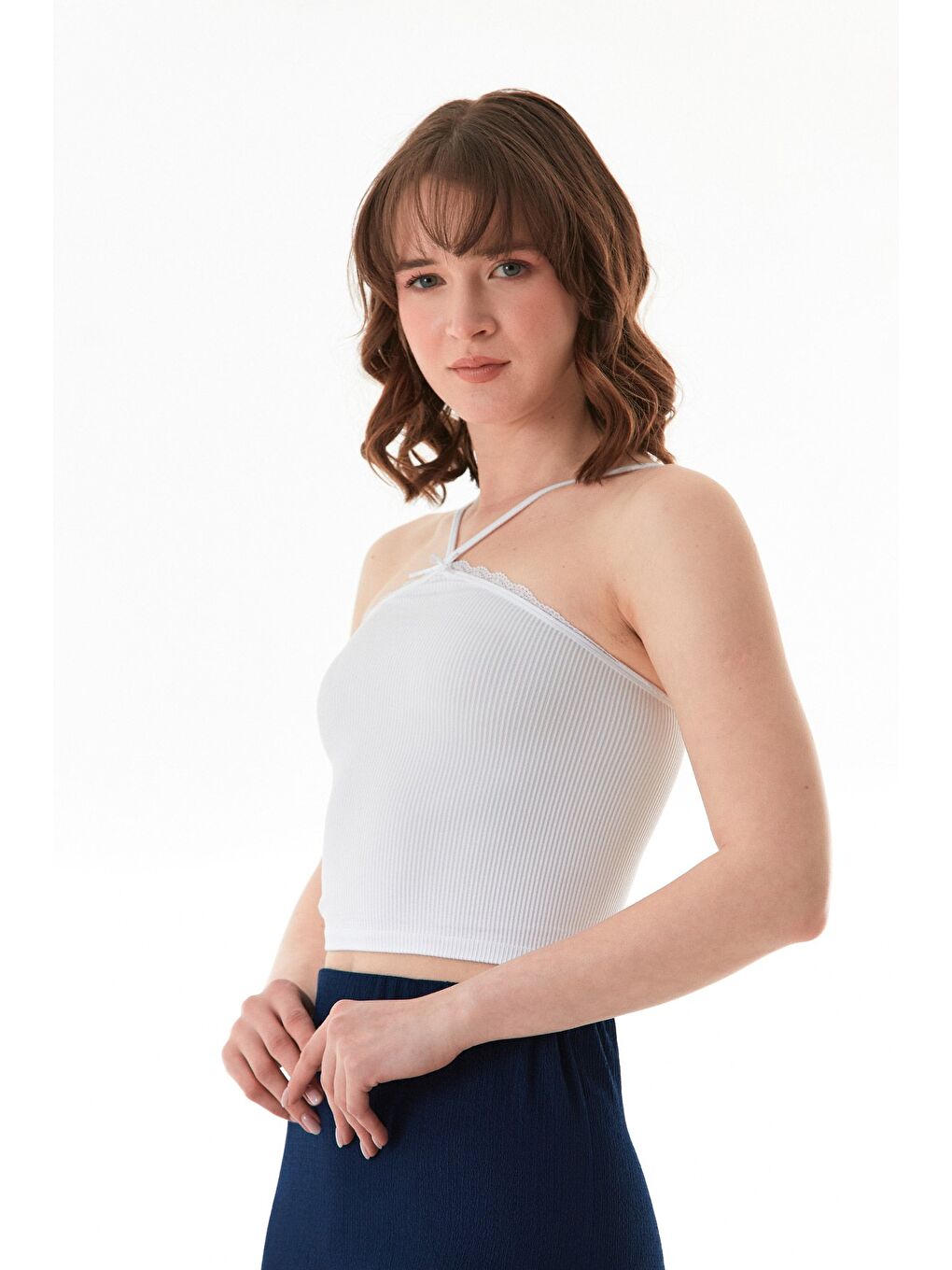 Beyaz Fitilli Çapraz Askılı Crop Body