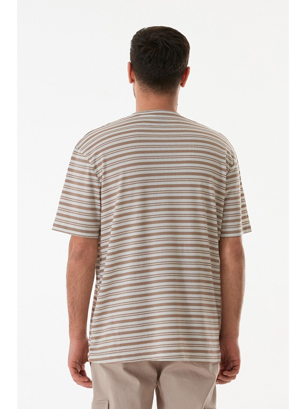 Kahverengi Çizgili Jakarlı Bisiklet Yaka Tişört-2