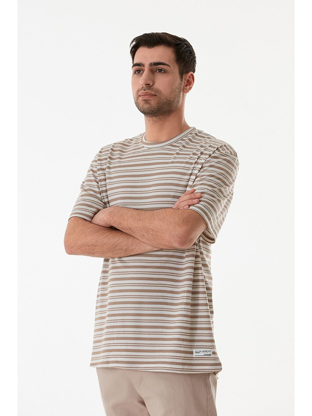 Kahverengi Çizgili Jakarlı Bisiklet Yaka Tişört-3