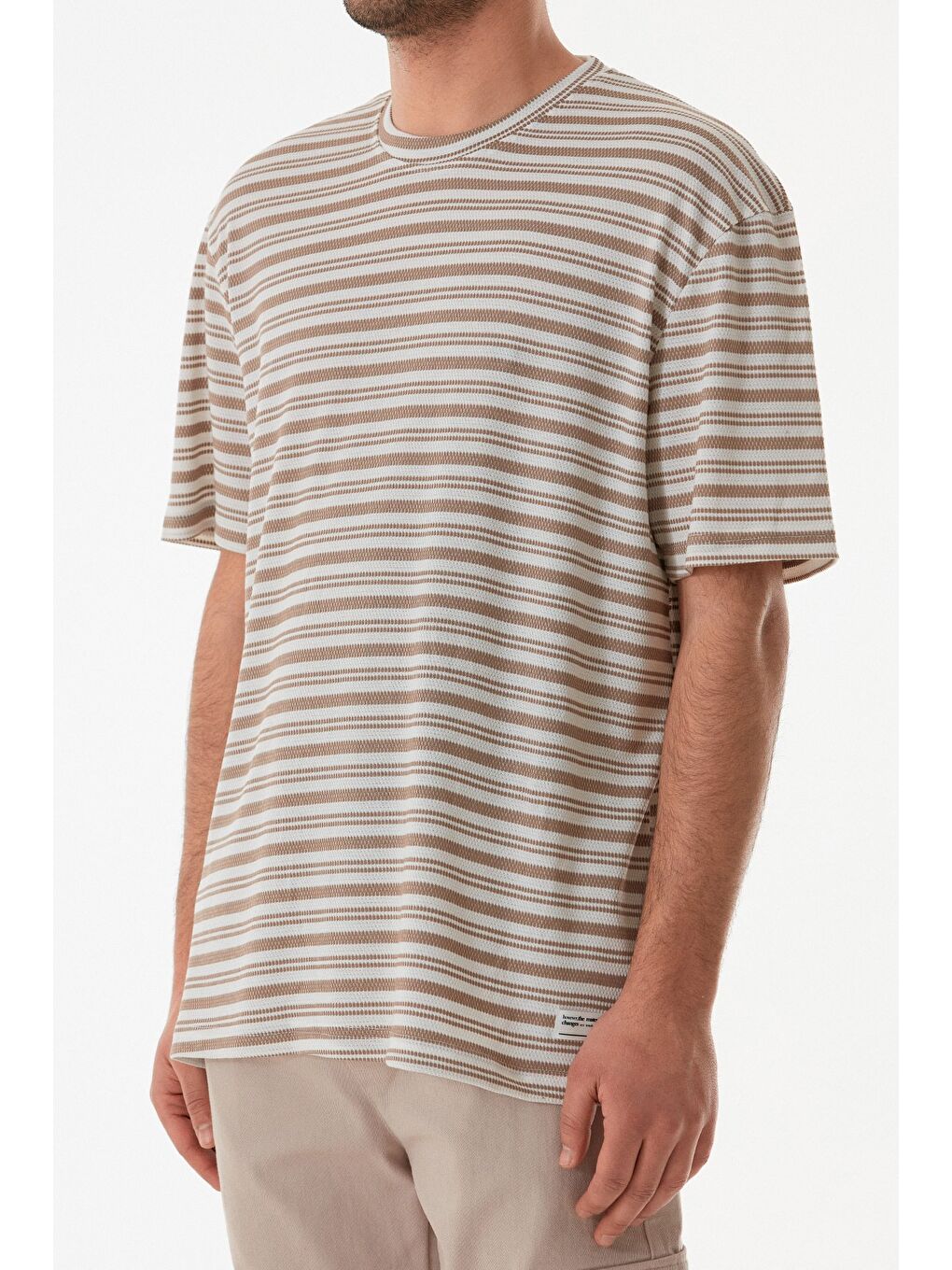 Kahverengi Çizgili Jakarlı Bisiklet Yaka Tişört-4