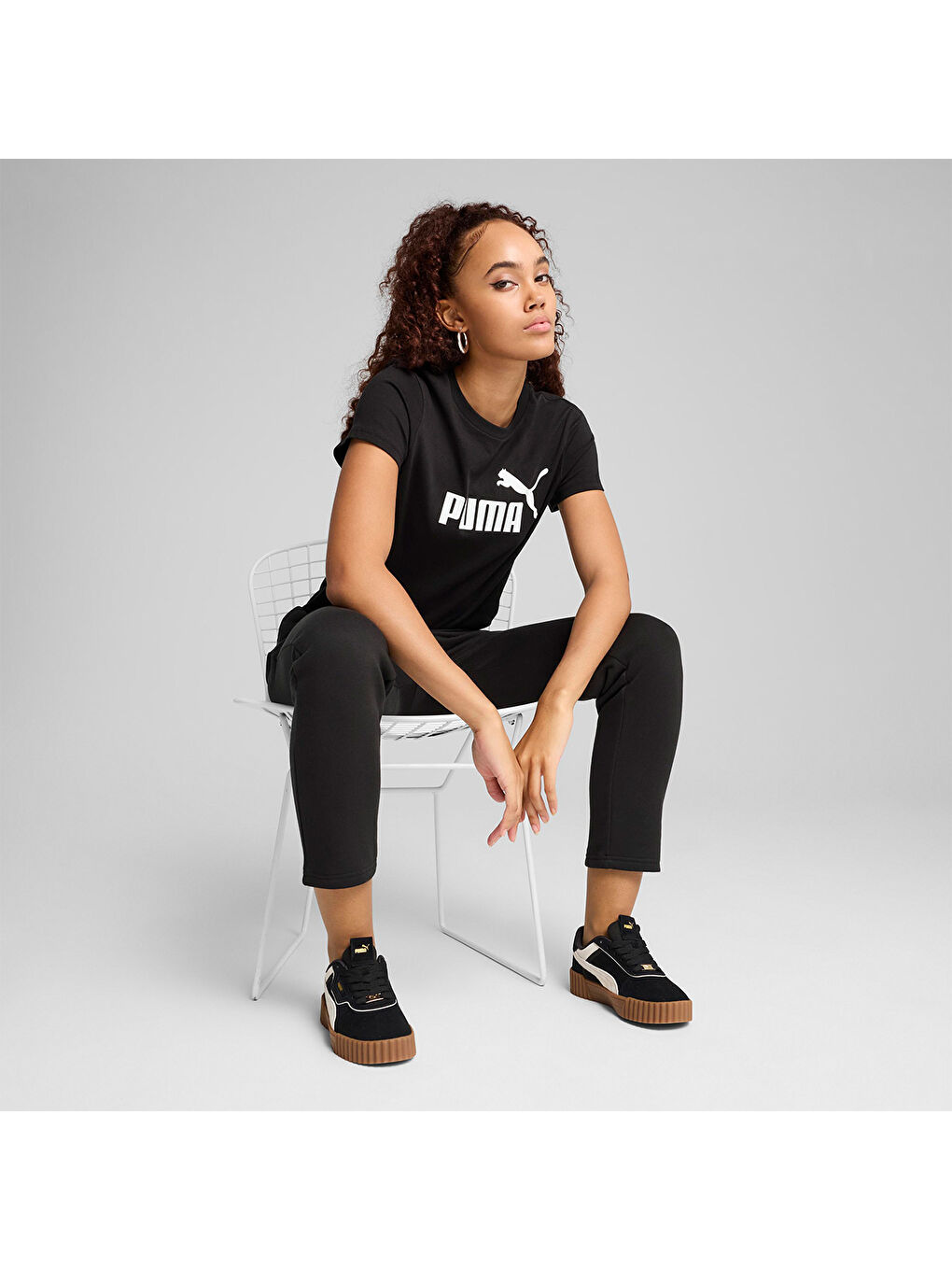 Essentials No 1 Logo Kadın Siyah Yuvarlak Yaka Tişört-1