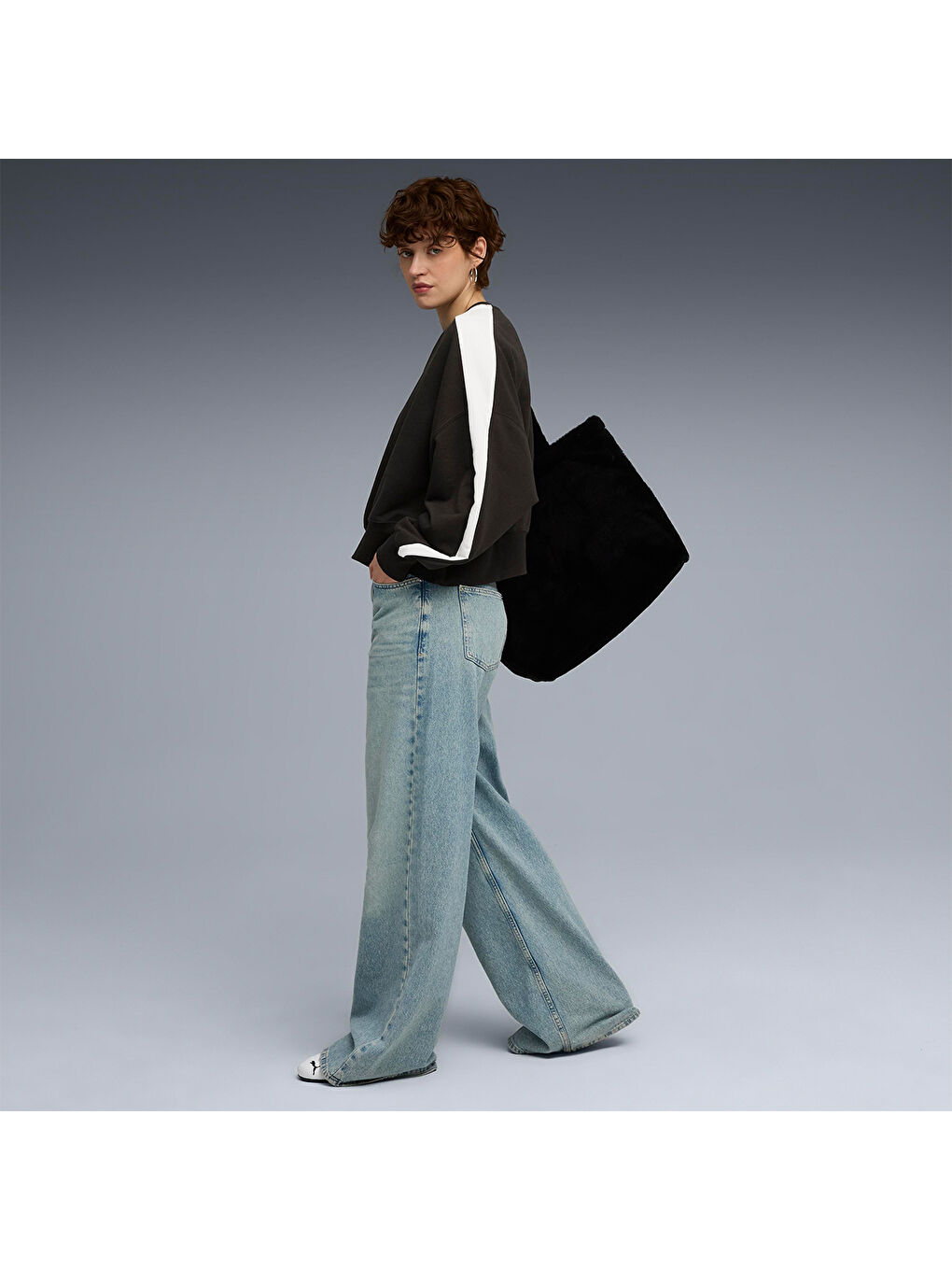 T7 Over Oversized Crew Kadın Siyah Yuvarlak Yaka Sweatshirt-2