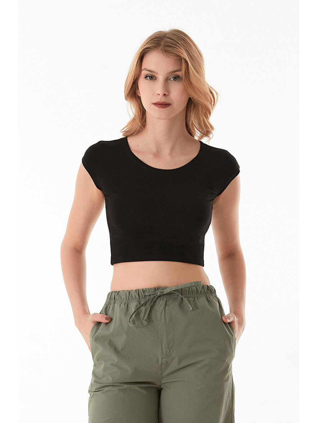 Siyah Basic Bisiklet Yaka Crop Tişört
