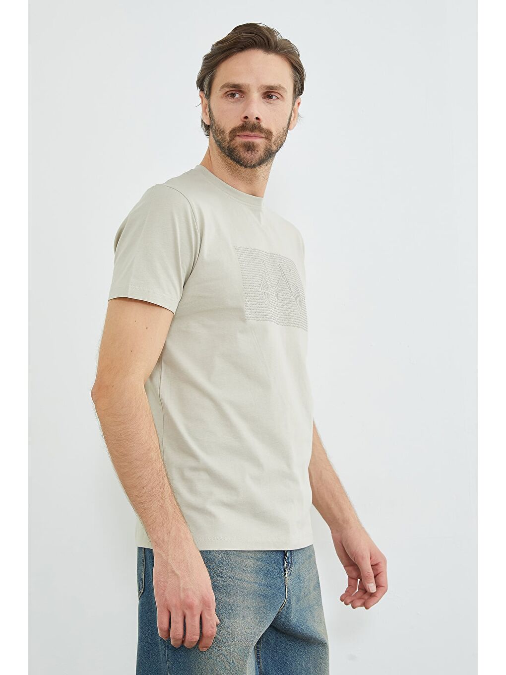 Bej Kabartma Baskılı Bisiklet Yaka Tişört-1