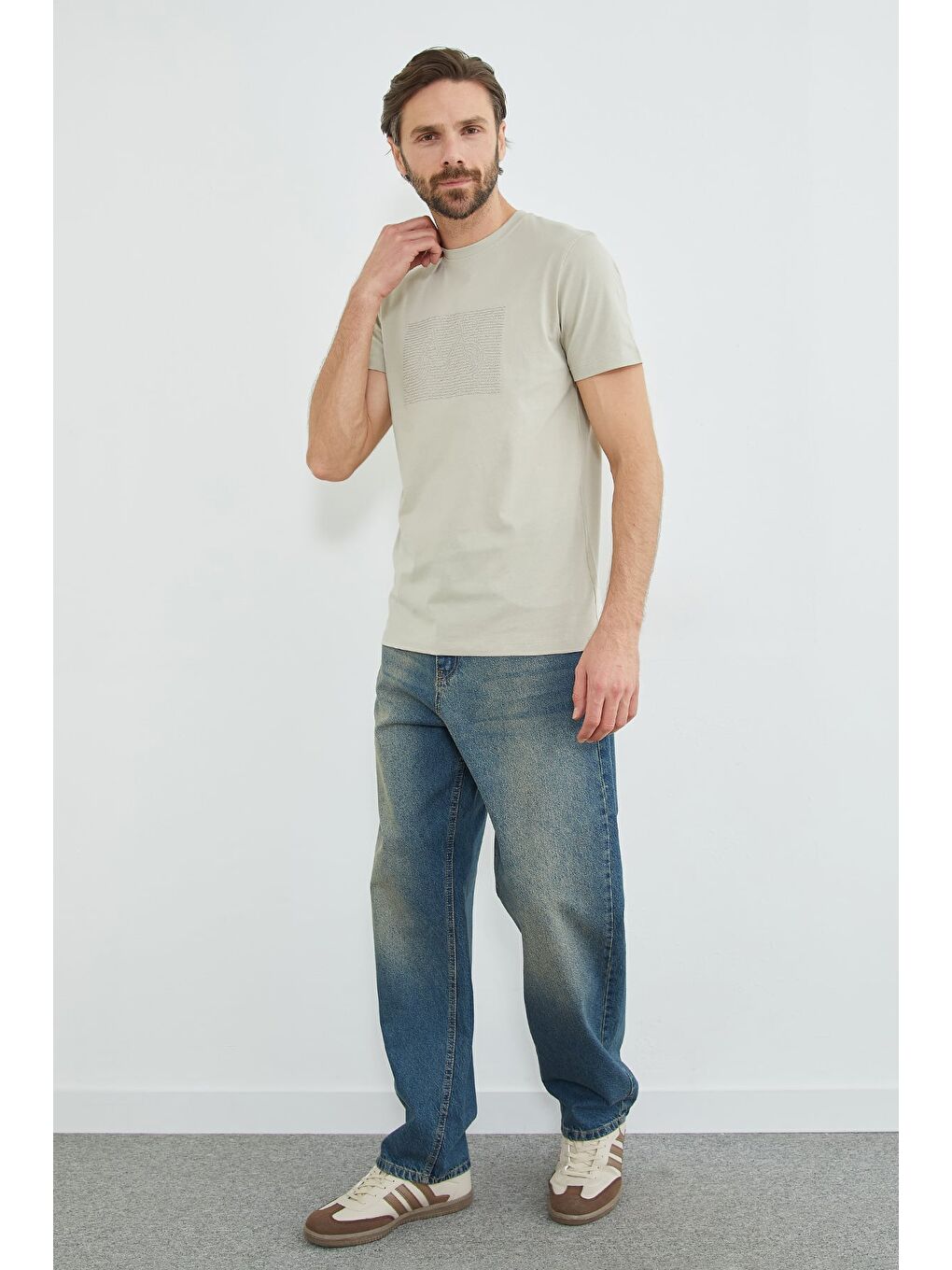 Bej Kabartma Baskılı Bisiklet Yaka Tişört-3