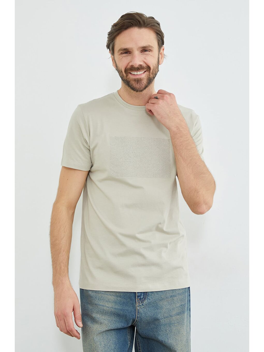 Bej Kabartma Baskılı Bisiklet Yaka Tişört-4