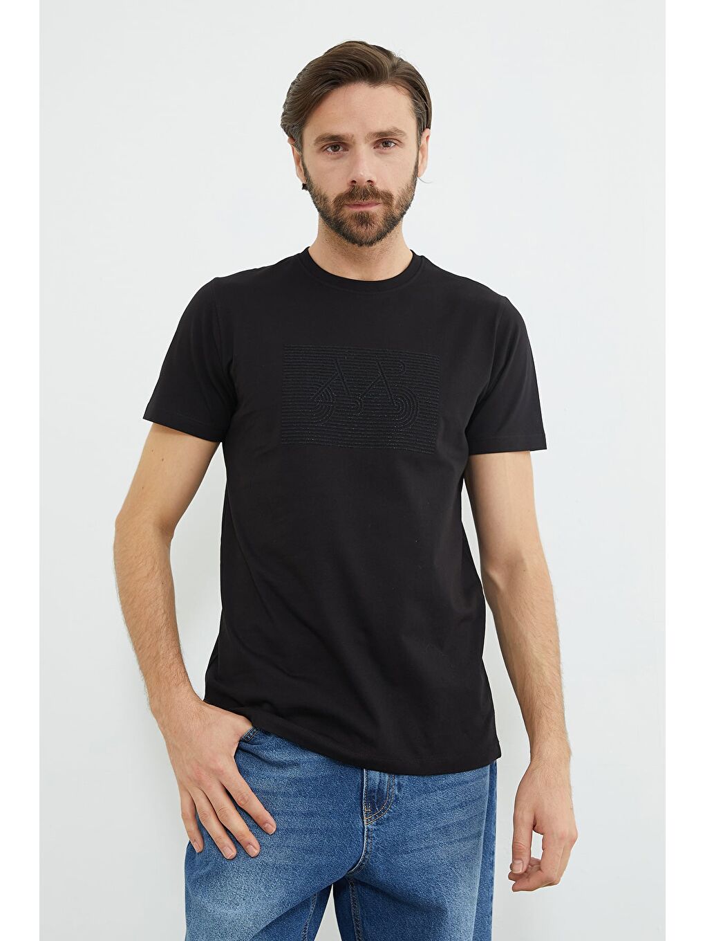 Siyah Kabartma Baskılı Bisiklet Yaka Tişört-2