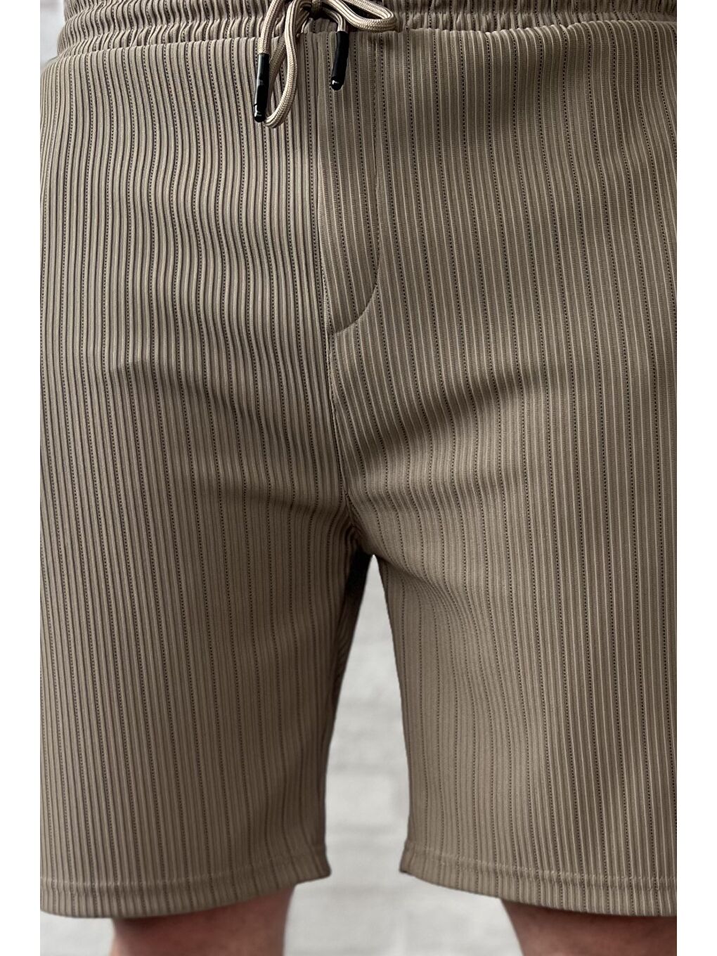 Bej Bel Bağcıklı Çizgi Desenli Erkek Şort-2