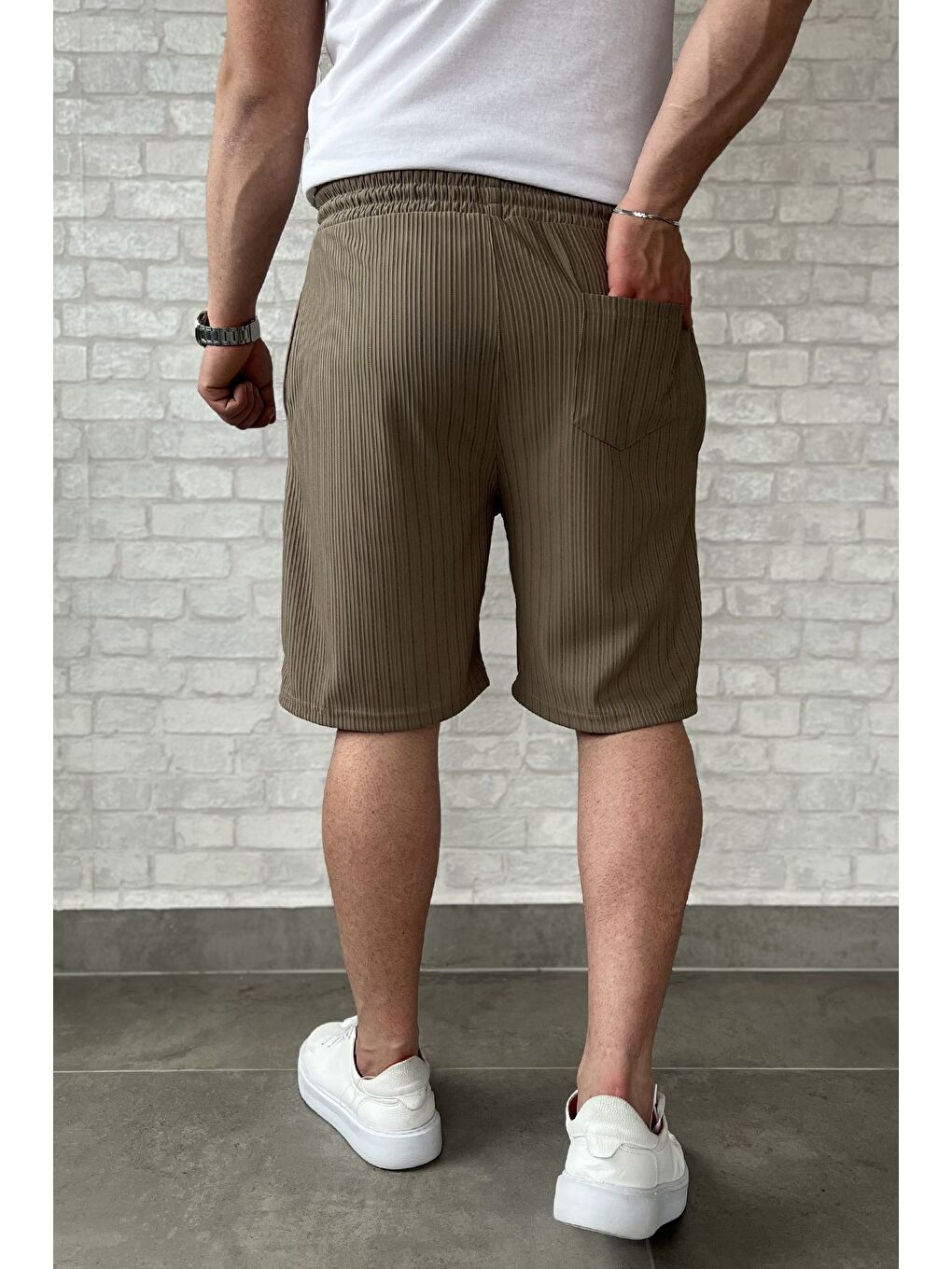 Bej Bel Bağcıklı Çizgi Desenli Erkek Şort-3