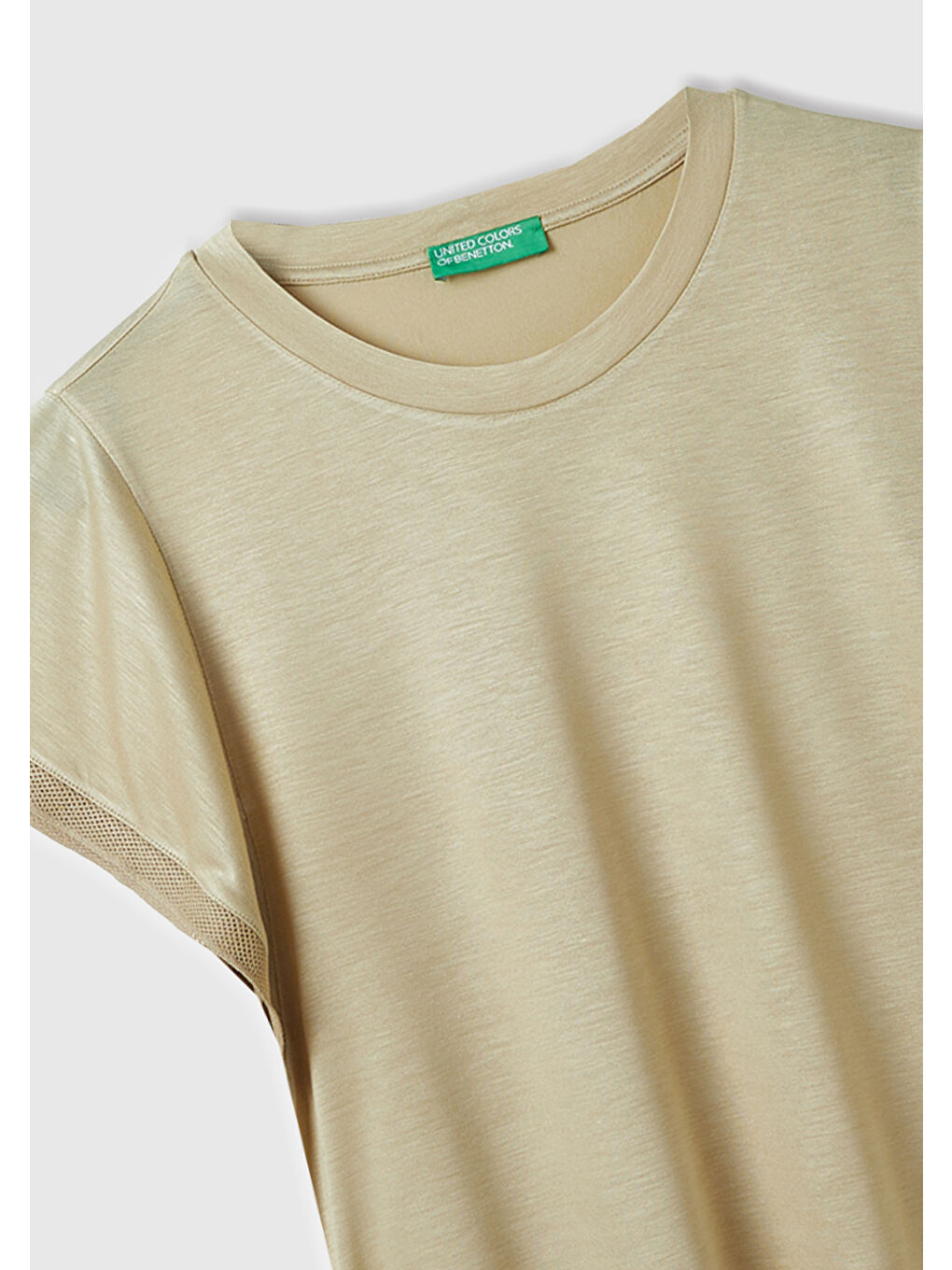 Kadın Bej %100 Viskoz Kolları Fırfır Detaylı Geniş Yaka Tişört-1