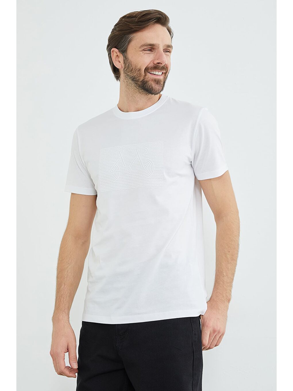 Beyaz Kabartma Baskılı Bisiklet Yaka Tişört-2