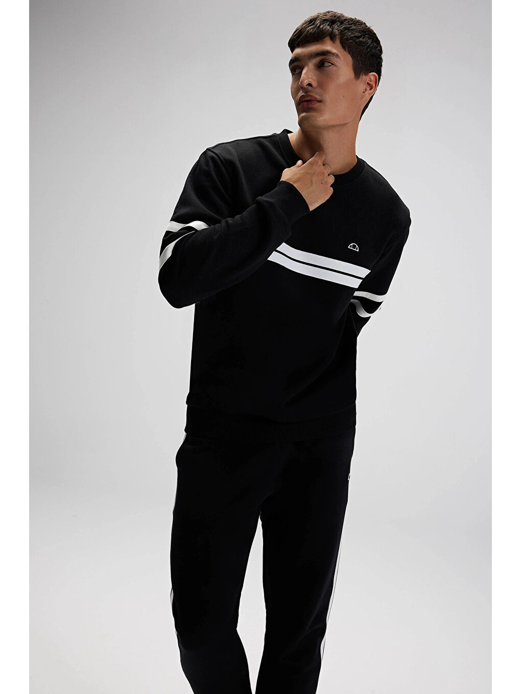 Siyah Pamuklu Regular Fit Bisiklet Yaka Şerit Detaylı Sweat EM618-BK-1