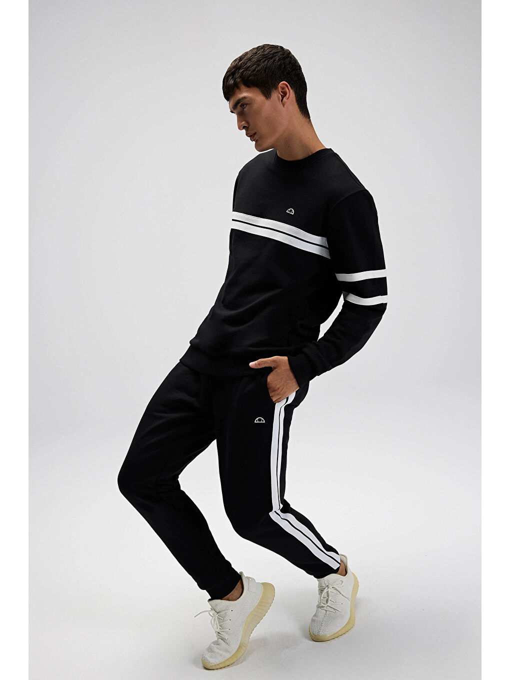 Siyah Pamuklu Regular Fit Bisiklet Yaka Şerit Detaylı Sweat EM618-BK-3