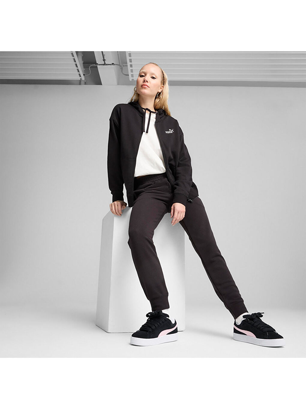 Essentials Comfort Kadın Siyah Kapüşonlu Ceket-1