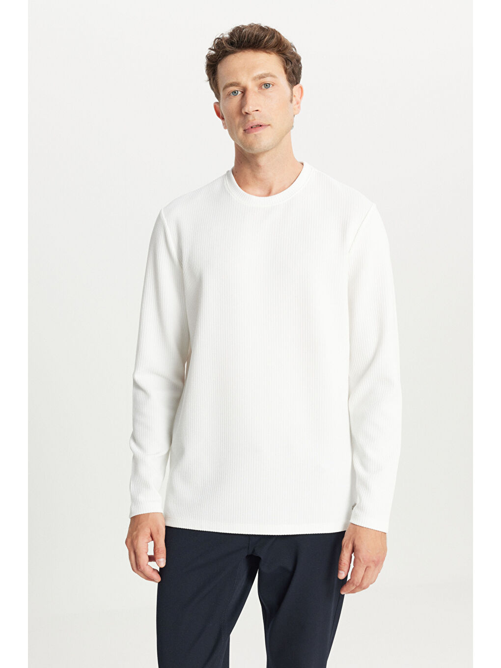 Erkek Ekru Slim Fit Dar Kesim Bisiklet Yaka Jakarlı Uzun Kollu Tişört