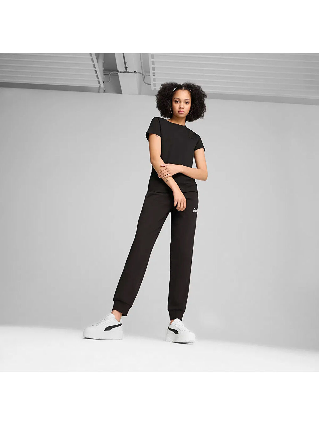 Essentials Elevated Kadın Siyah Yuvarlak Yaka Tişört-1