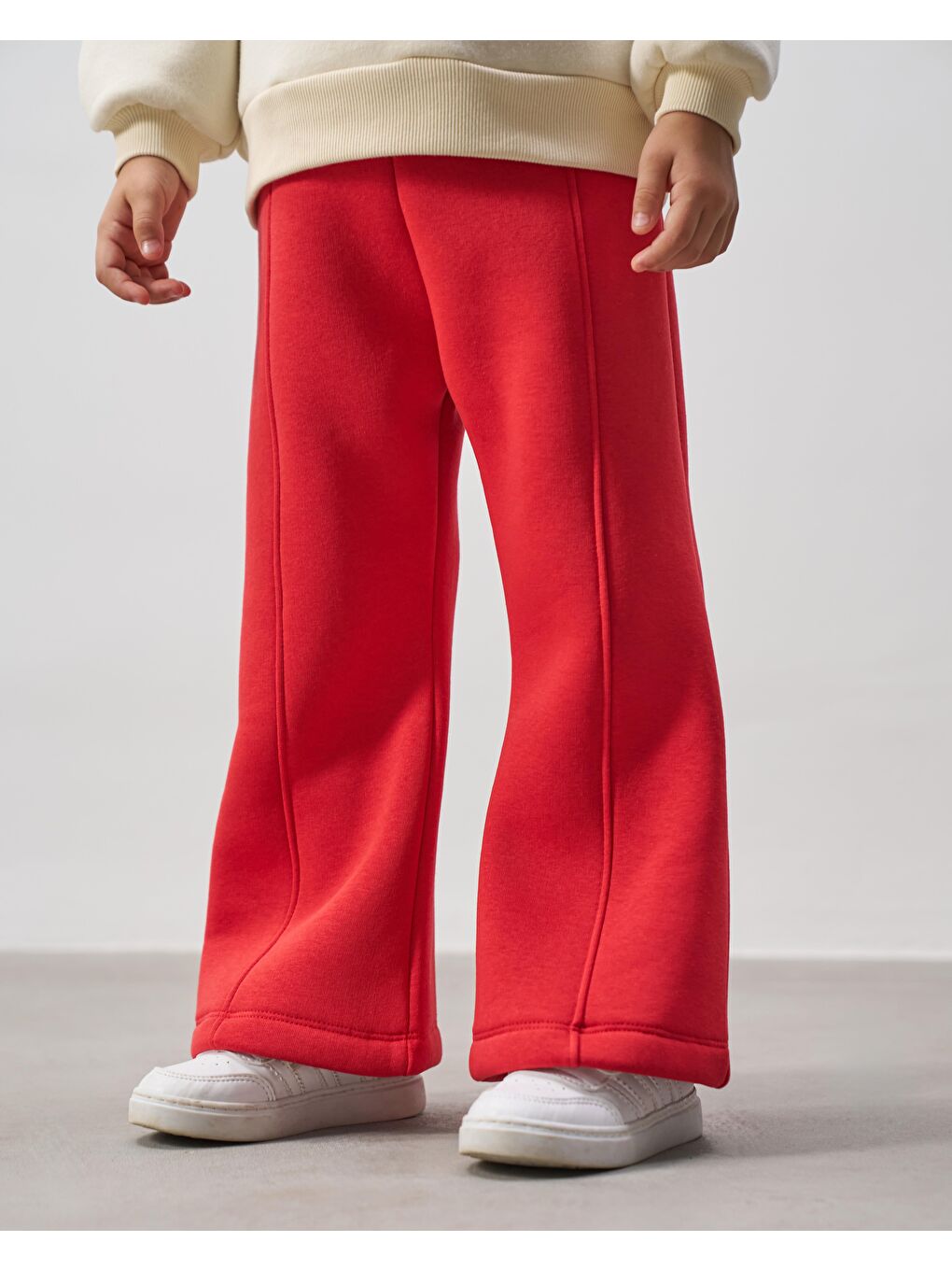 Karışık Kız Çocuk Pamuklu Ekru Kalpli Sweatshirt Kırmızı İspanyol Paça Eşofman Alt Takım-5