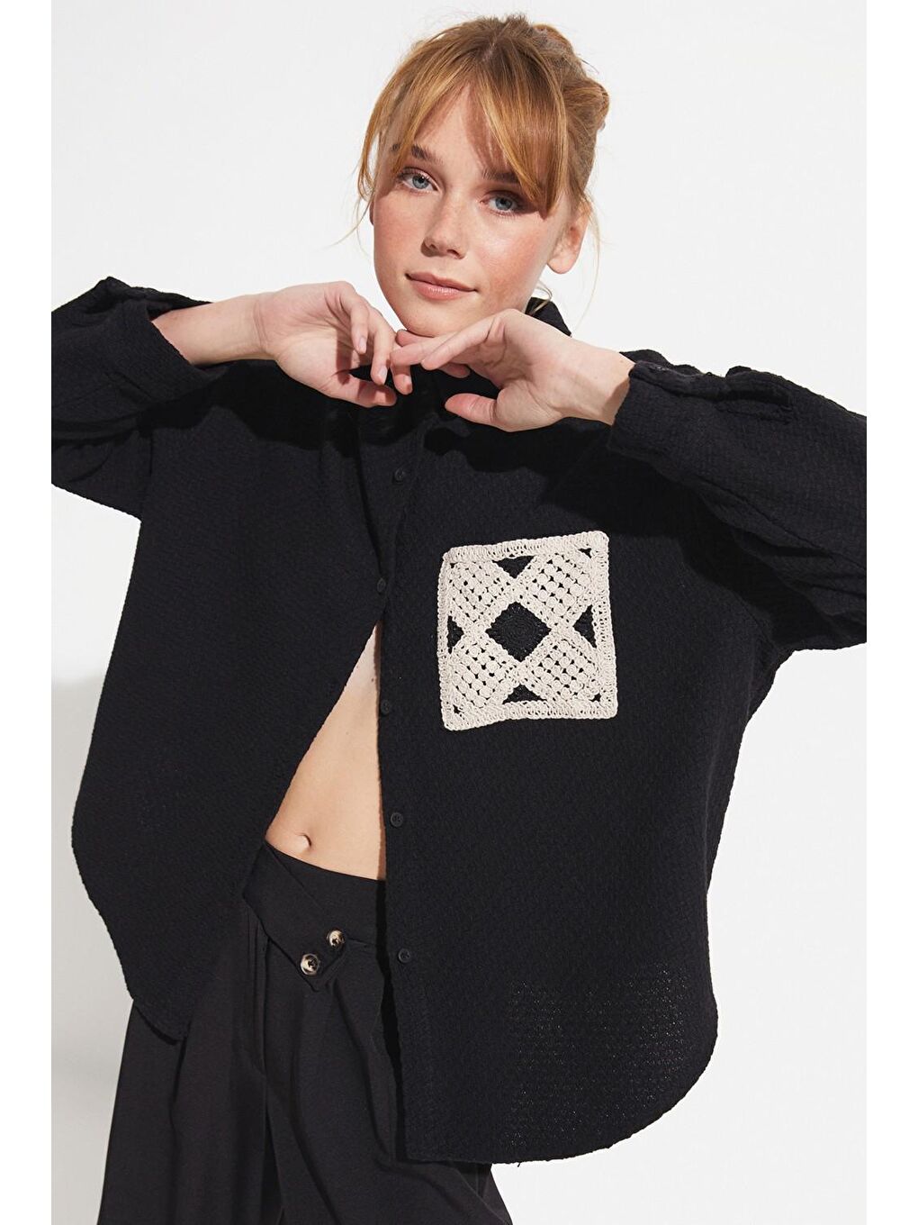 Siyah Cep Detaylı Gömlek-1