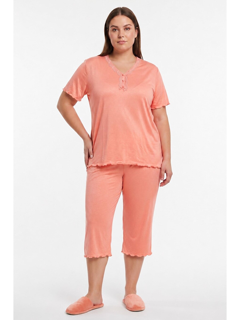 Pembe Kadın Bambu Önü Düğmeli Yaka Dantelli Büyük Beden Kapri Pijama Takımı | Pudra 1000-62