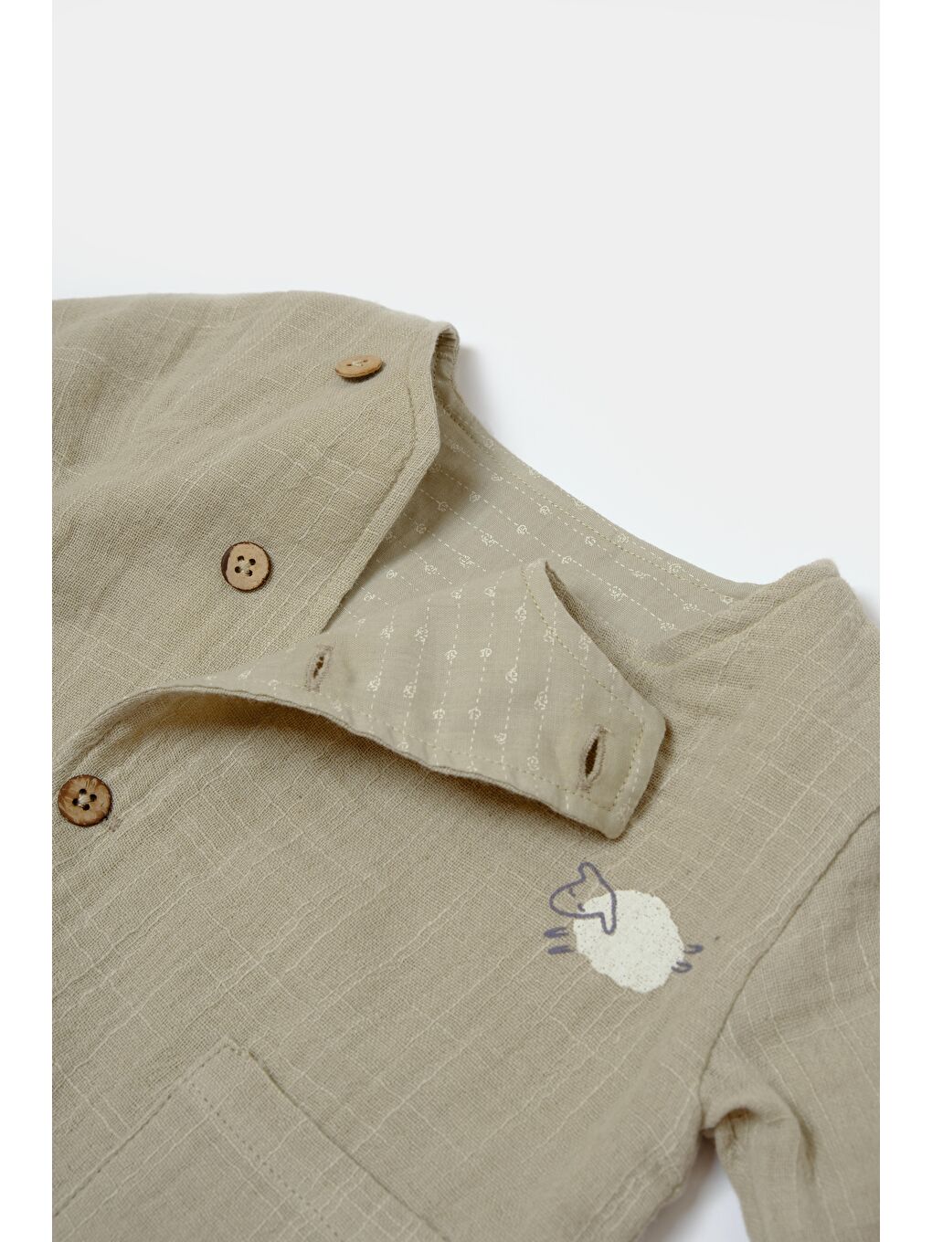 Yeşil Bebek Pamuklu Bej Kuzu Nakışlı Müslin Takım – Düğmeli Üst Ve Pantolon-3