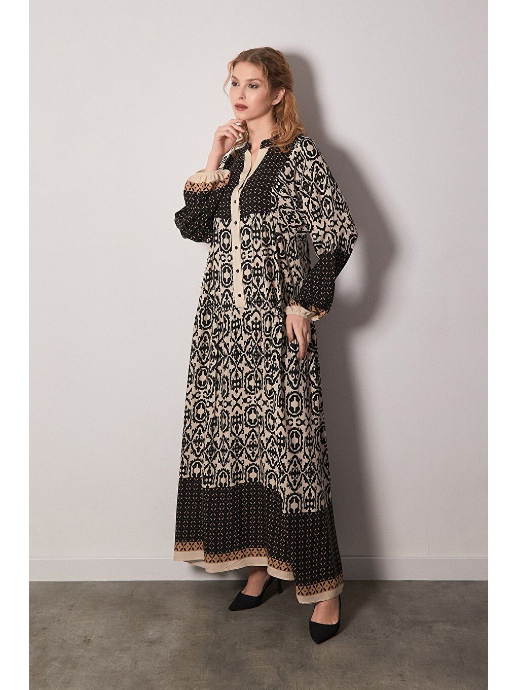 Siyah Fullamodest Etnik Desenli Yarım Düğmeli Elbise