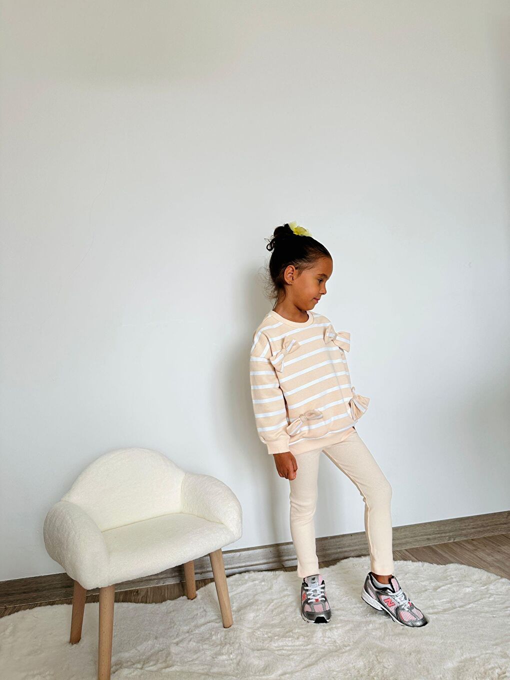 Kız Çocuk Pamuklu Sarı Çizgili Fiyonk Detaylı Sweatshirt Ve Ribana Tayt Takım-1