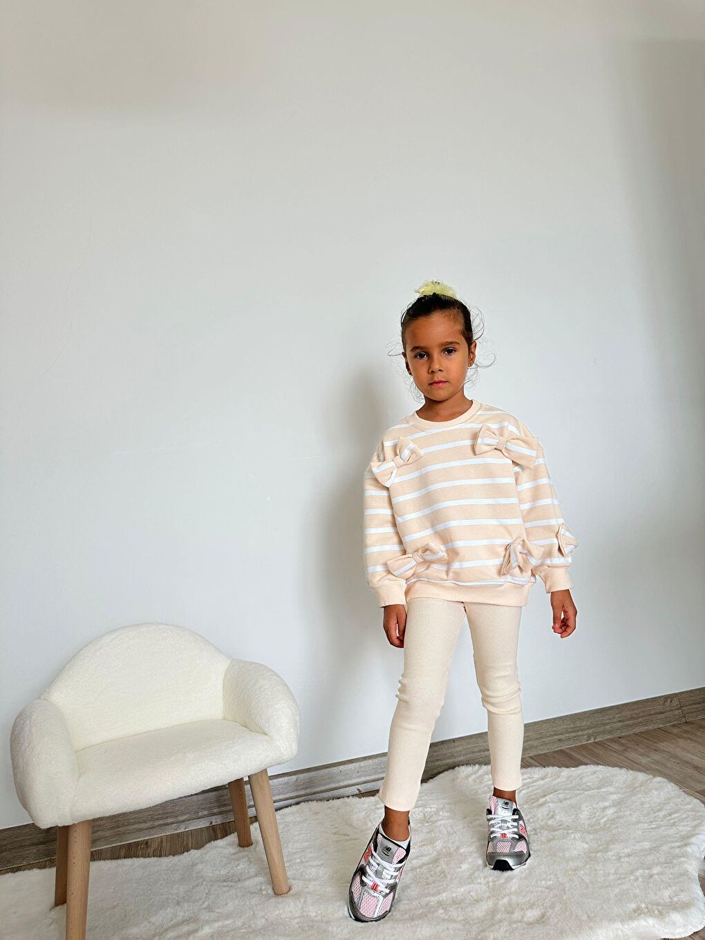 Kız Çocuk Pamuklu Sarı Çizgili Fiyonk Detaylı Sweatshirt Ve Ribana Tayt Takım-2