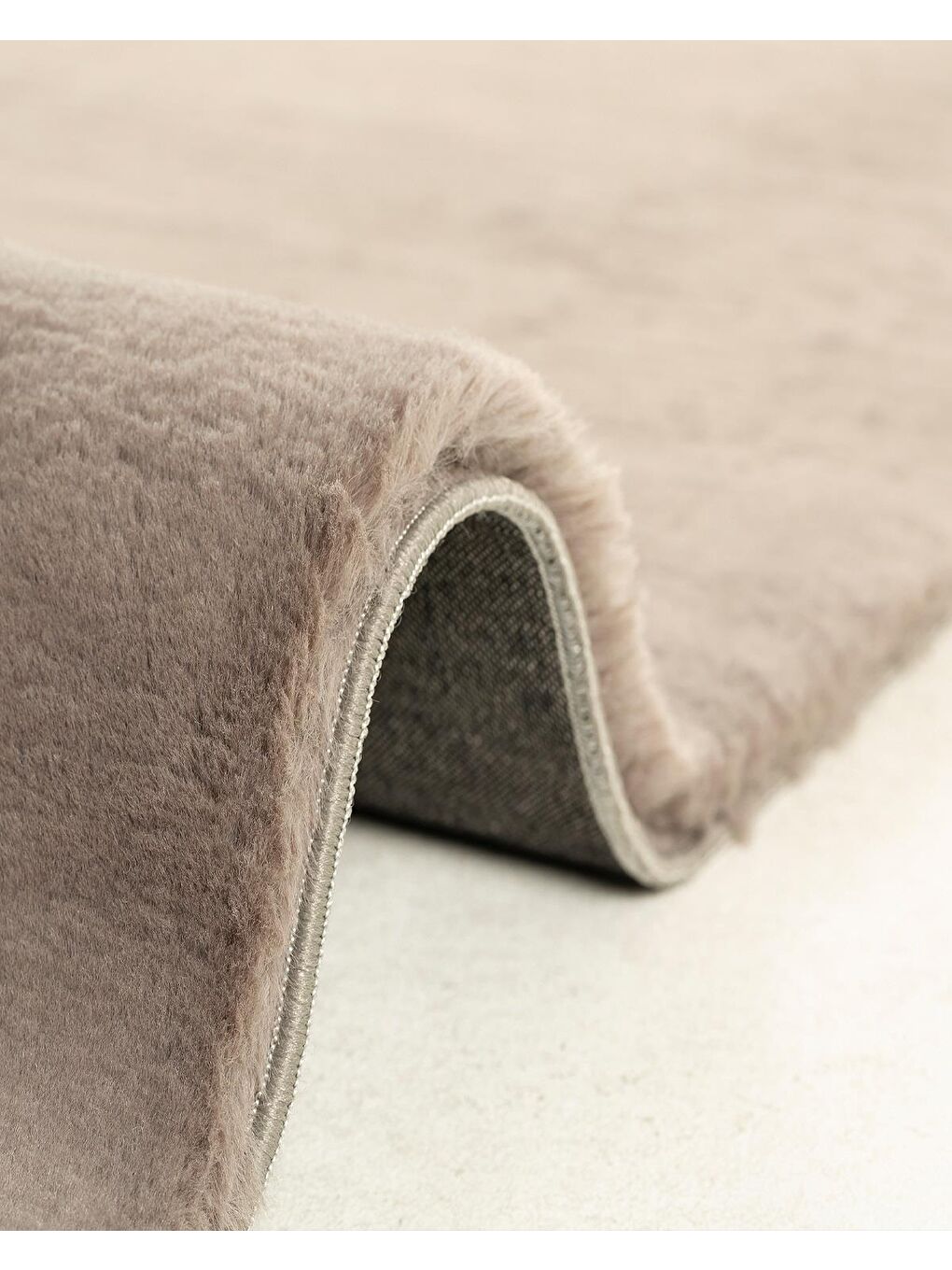 Bej Fuzzy Kürk Halı 80x150-2