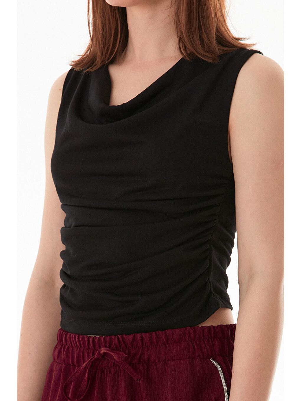 Siyah Degaje Yaka Yanları Drapeli Bluz-4