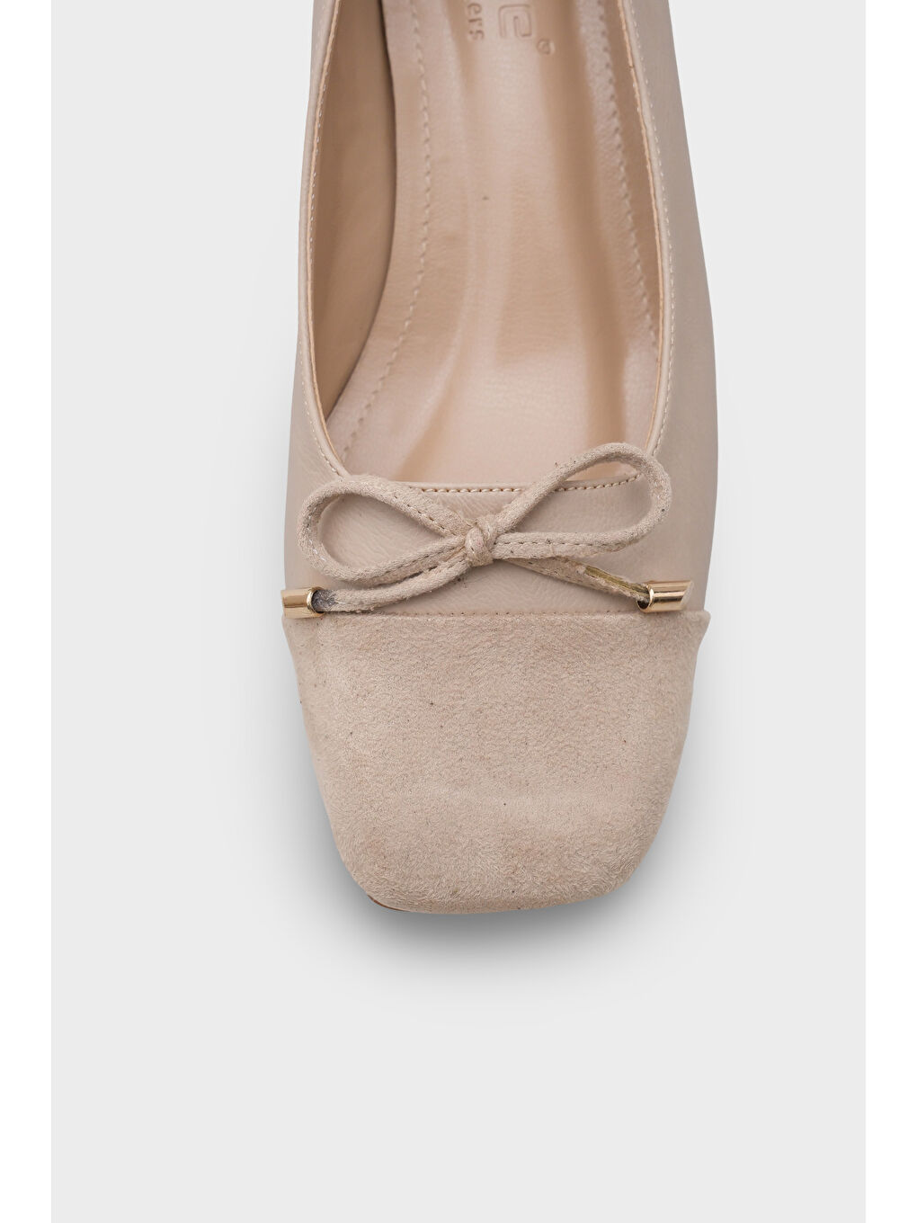 Bej Myriam Küt Burunlu Fiyonklu Kısa Topuklu Kadın Ayakkabı-2