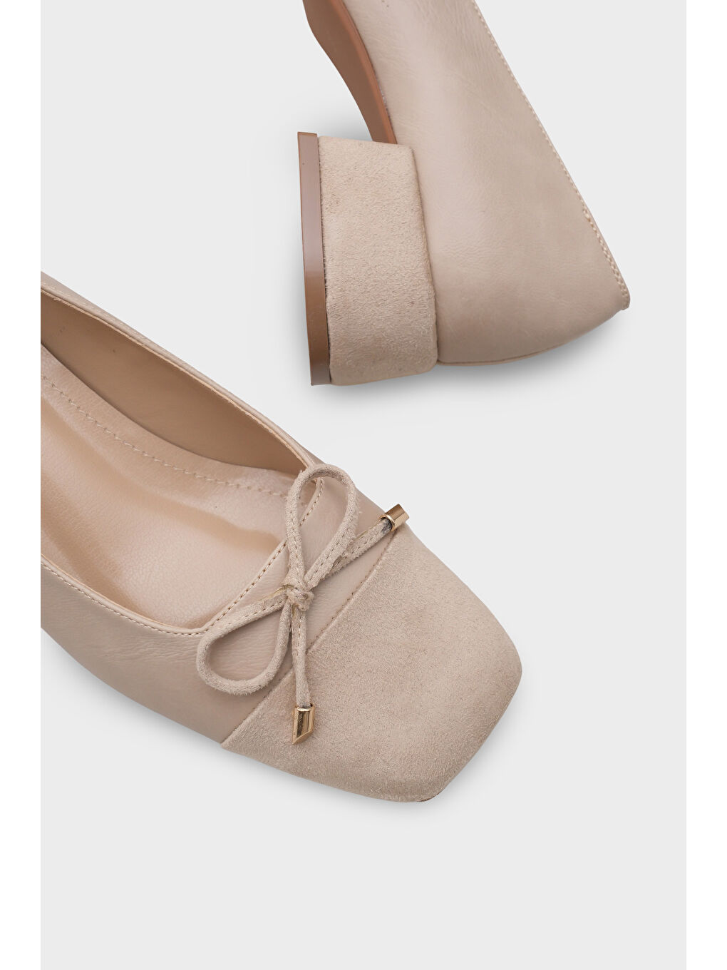 Bej Myriam Küt Burunlu Fiyonklu Kısa Topuklu Kadın Ayakkabı-3