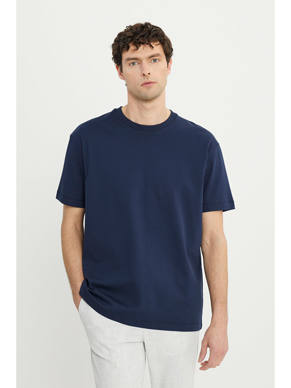 Erkek Lacivert %100 Pamuk Modern Fit Rahat Kesim Bisiklet Yaka Tişört