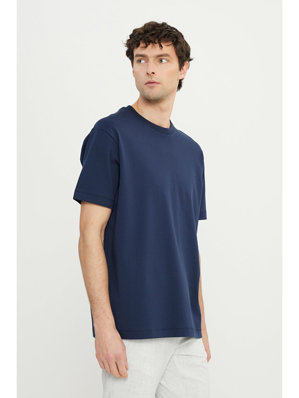 Erkek Lacivert %100 Pamuk Modern Fit Rahat Kesim Bisiklet Yaka Tişört-2