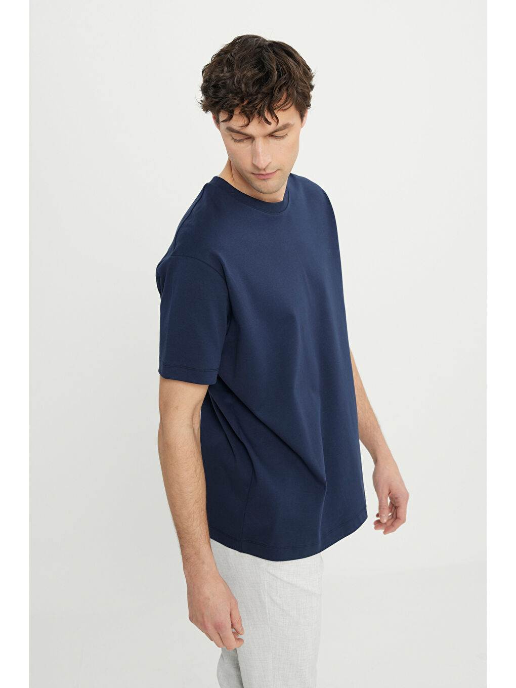 Erkek Lacivert %100 Pamuk Modern Fit Rahat Kesim Bisiklet Yaka Tişört-3