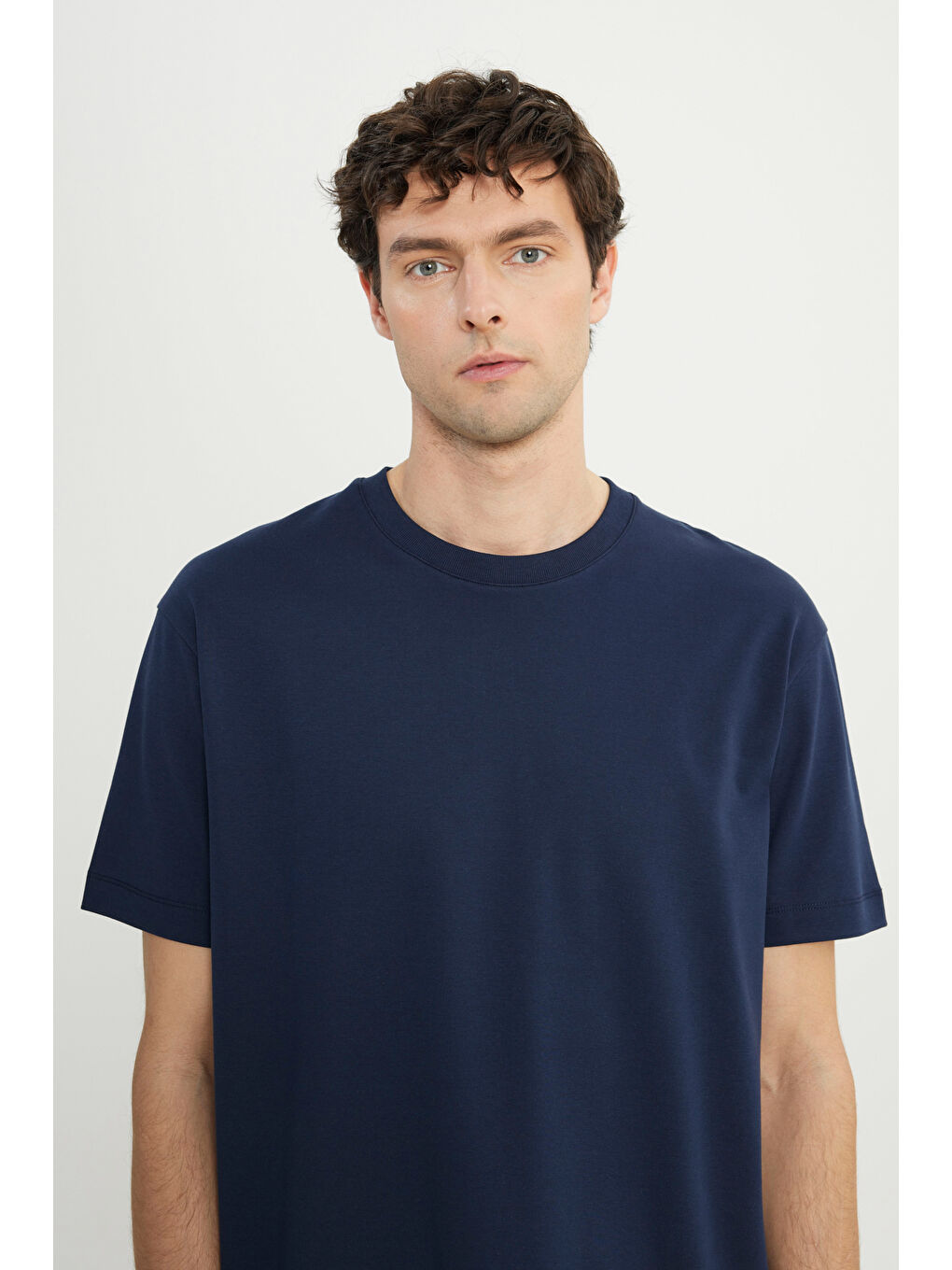 Erkek Lacivert %100 Pamuk Modern Fit Rahat Kesim Bisiklet Yaka Tişört-4