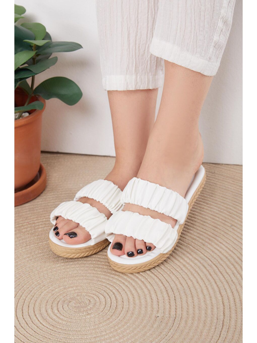 Kadın Beyaz Terlik - 25603-1