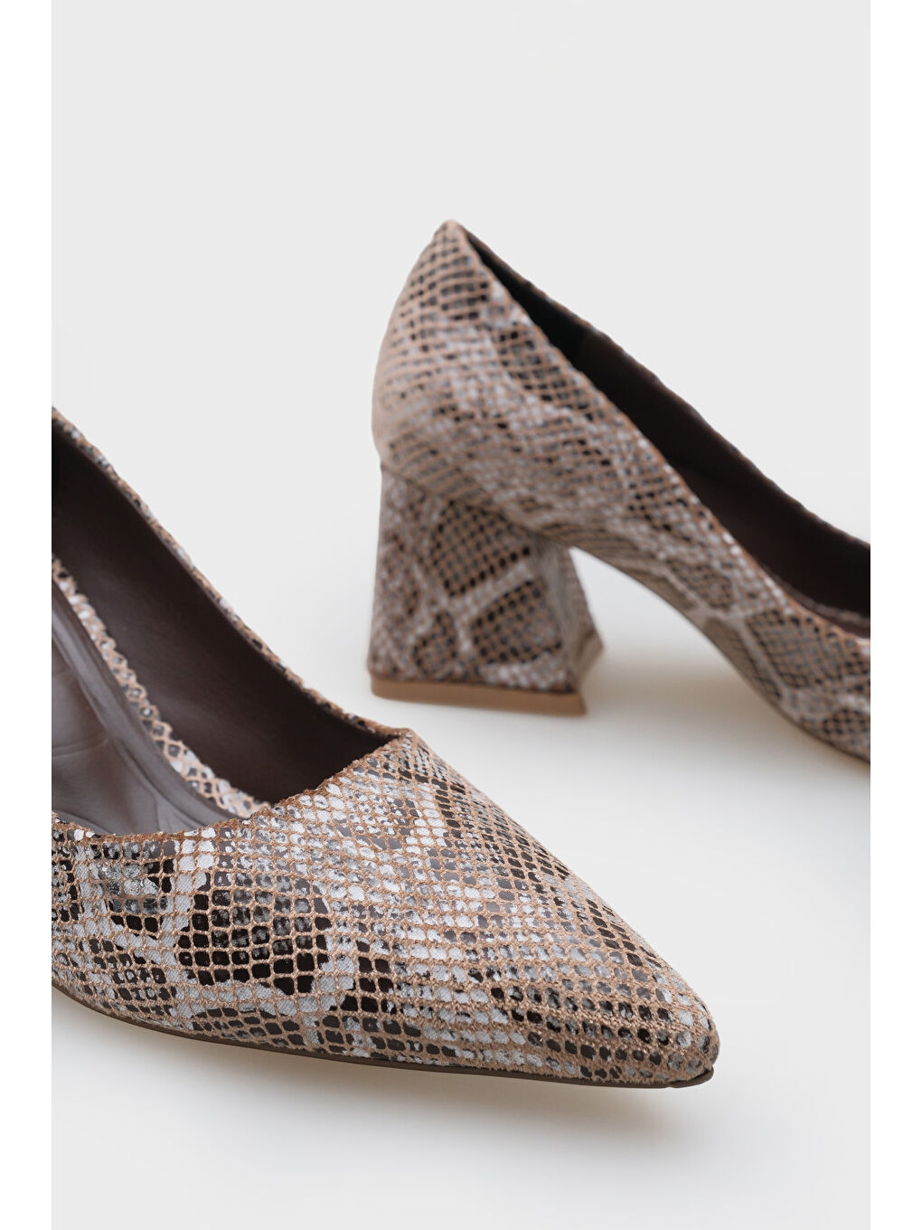 Sarı Sabrina Orta Topuklu Yumuşak Pedli Taban Kadın Ayakkabı-3