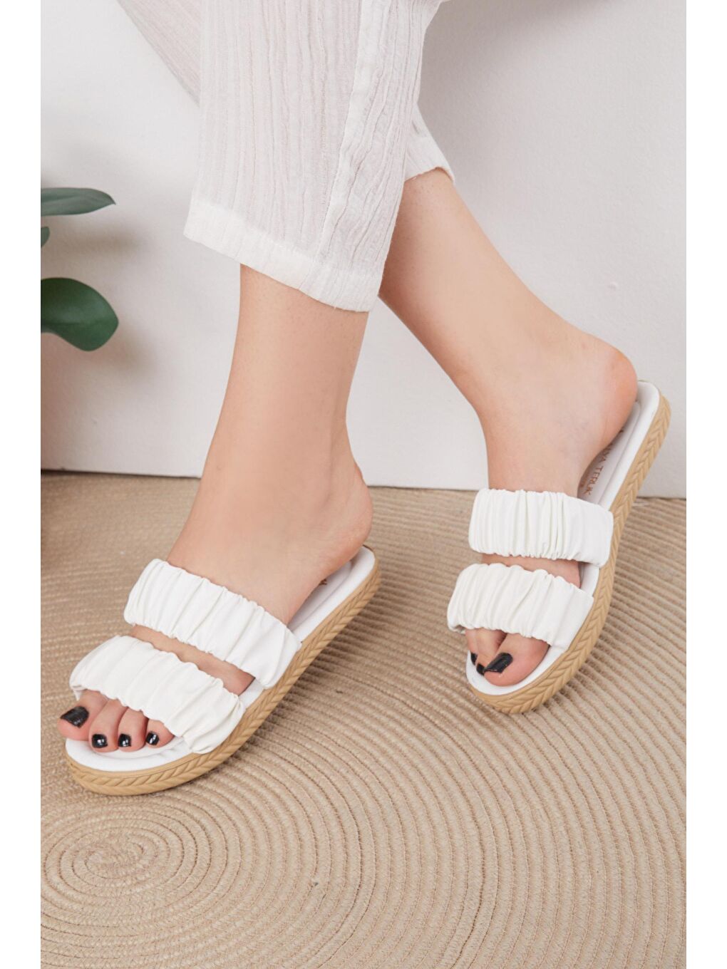 Kadın Beyaz Terlik - 25603-2