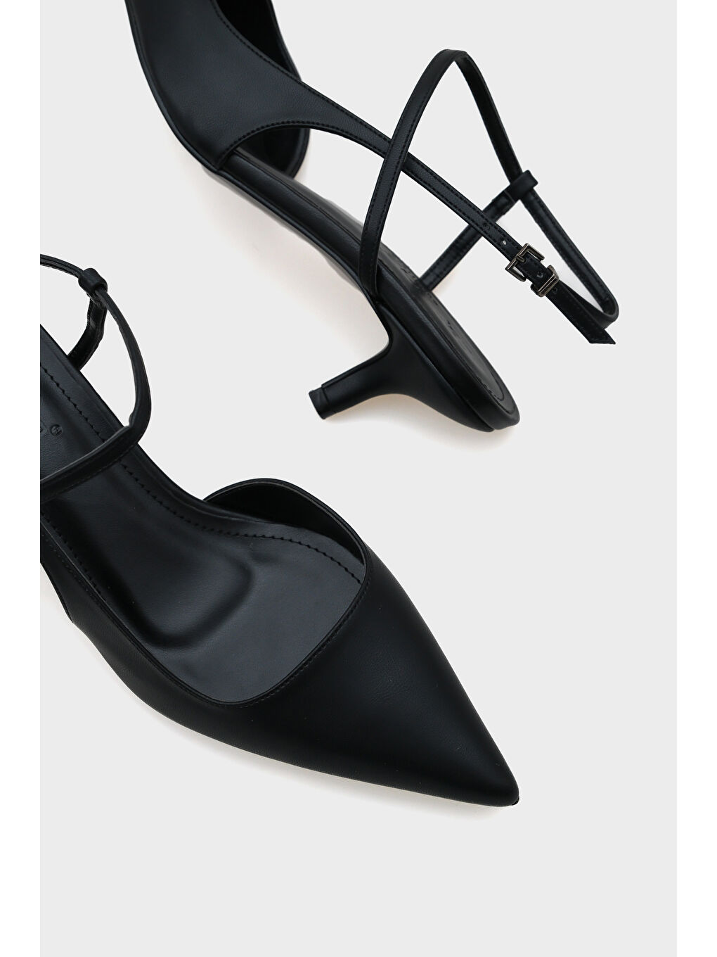 Siyah Perla Orta Topuklu Bilekten Bantlı Sivri Burunlu Kadın Ayakkabı-5